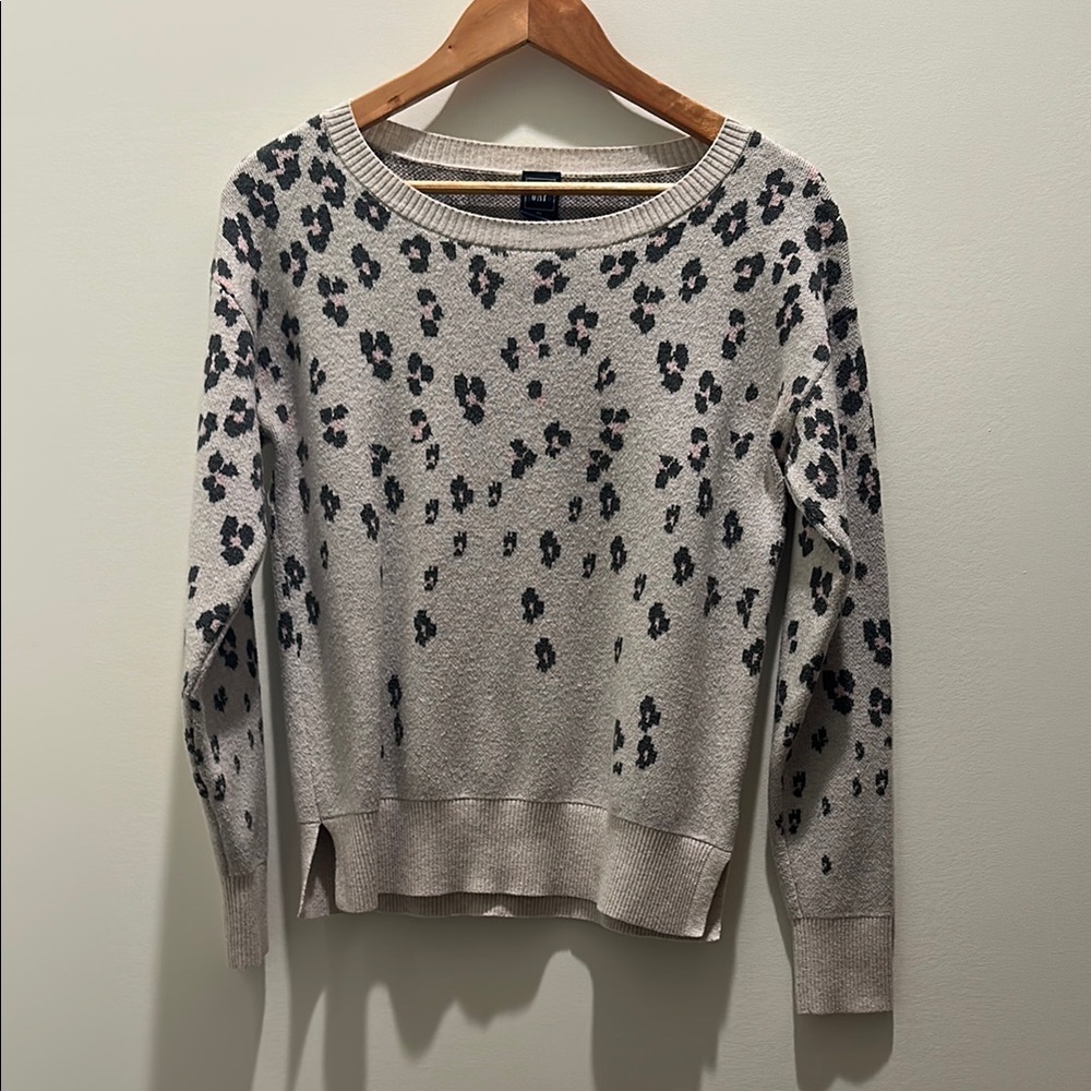 GAP Gray and Black Crew Neck Sweater with Unique Pattern